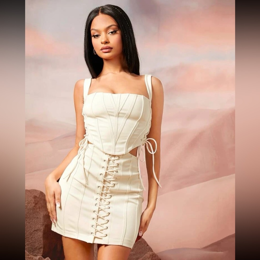 SHEIN Grommet Lace-Up Set